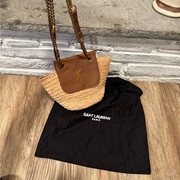 Saint Laurent Tan Leather Shoulder Bag with Gold Chain - Picture 2 of 6